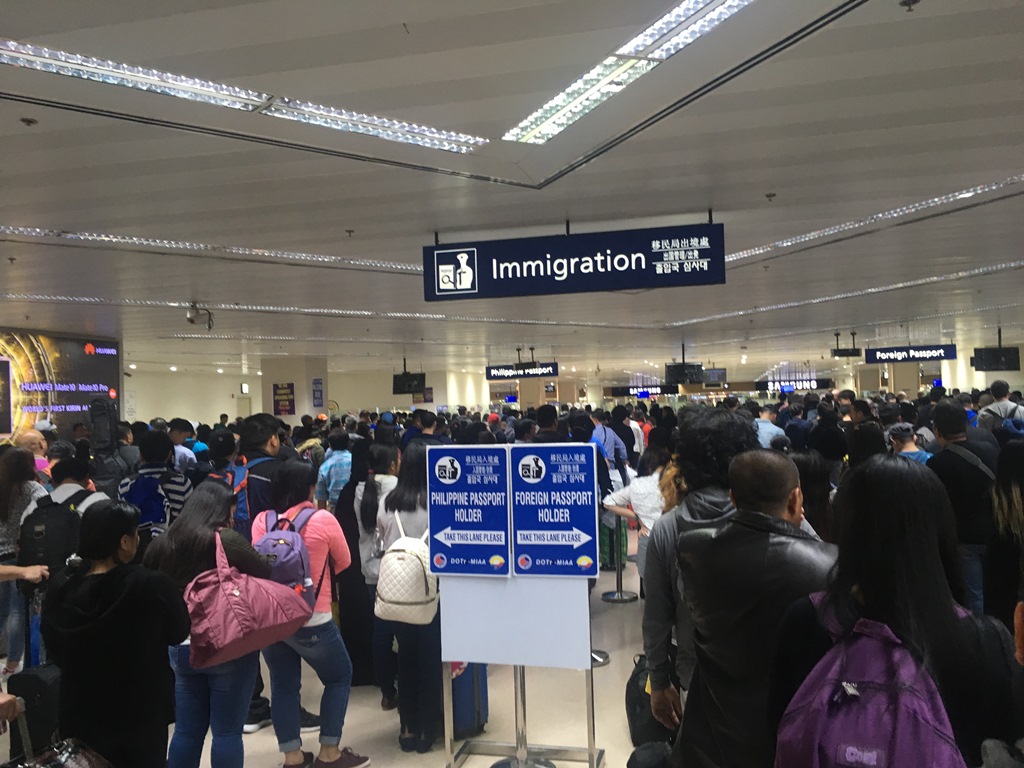マニラ空港　イミグレの混雑