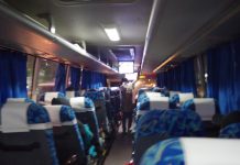 アンヘレスに向かう道中で衝撃発言。バス内での口論の末…予定は?