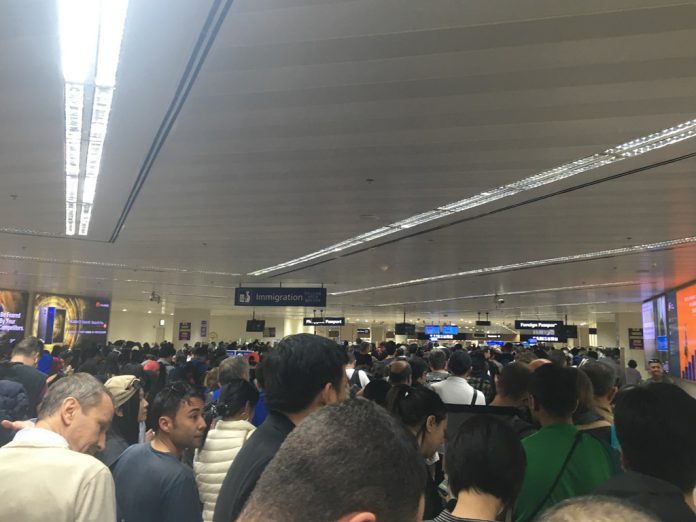 マニラ空港　イミグレ　混雑