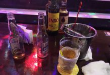 マラテのKTV、プレミアクイーンでの地獄のゲームで泥酔 マニラ 夜遊び KTV「ケイコ Keiko」 テーブルの上