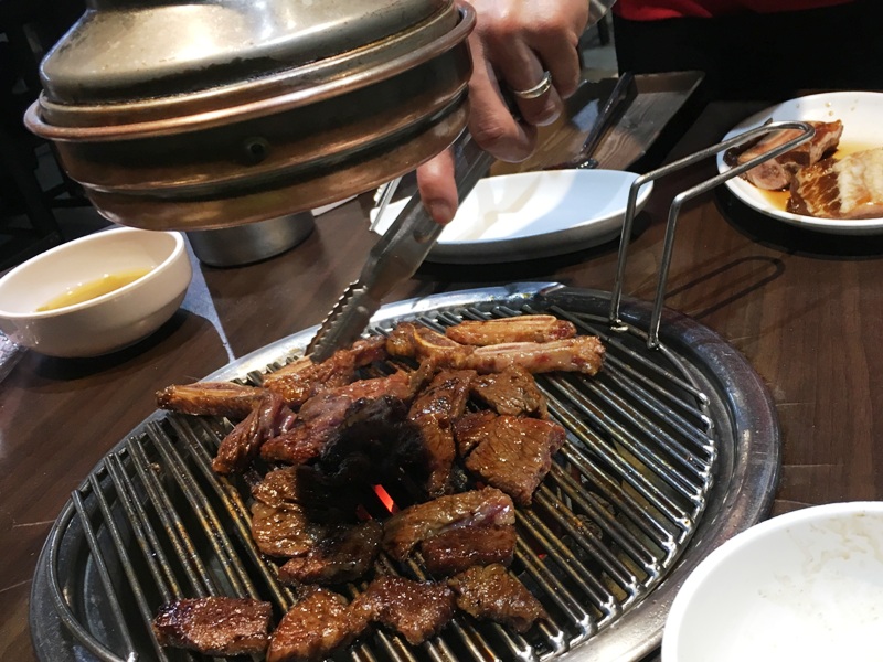 フィリピン　おすすめレストラン　韓国焼肉　店員が焼いてくれる